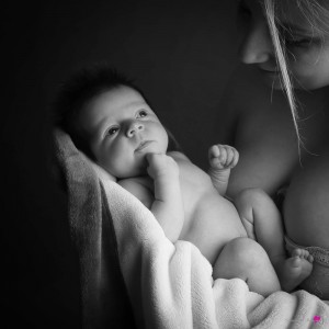 photographe-studio-portrait-maternite-emotion-pyrenees